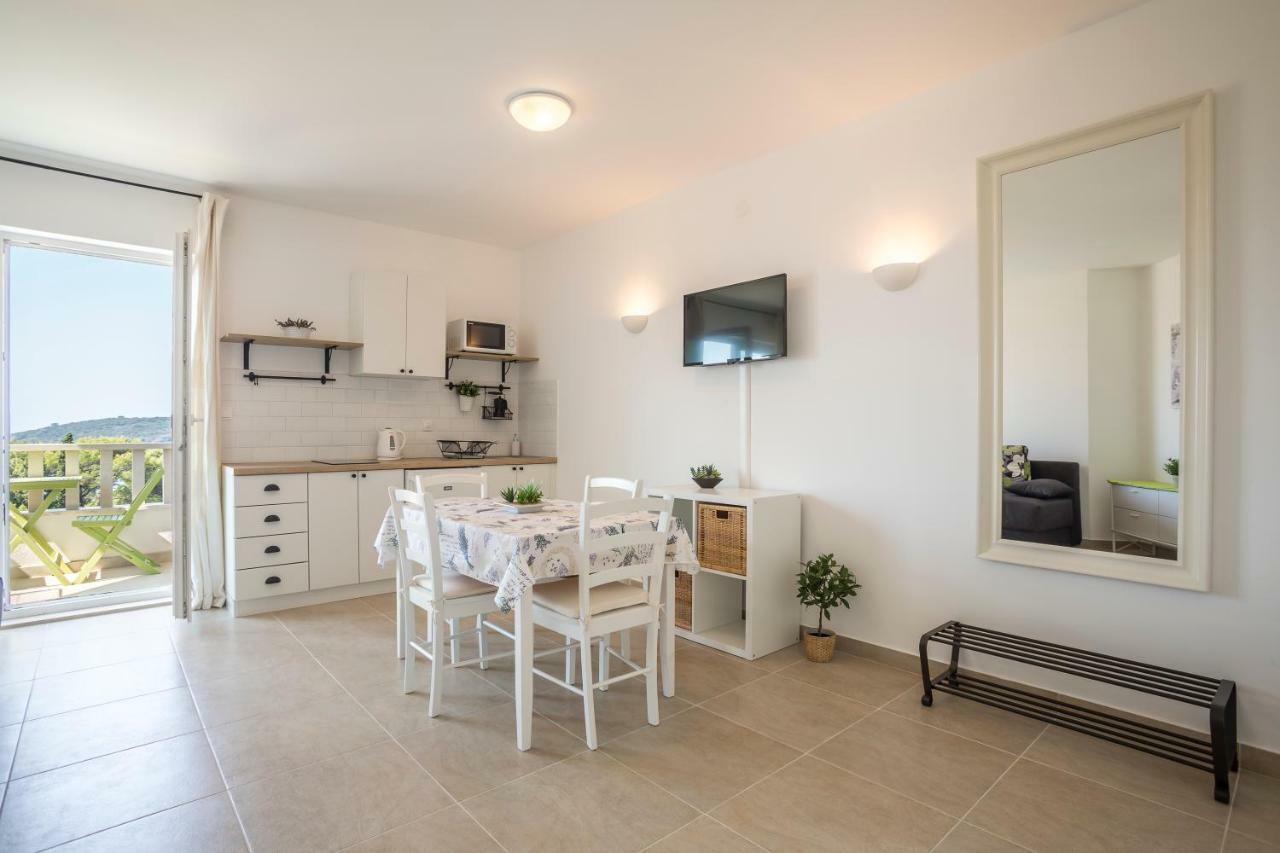 Apartmani Mariela Maslinica Ruang foto