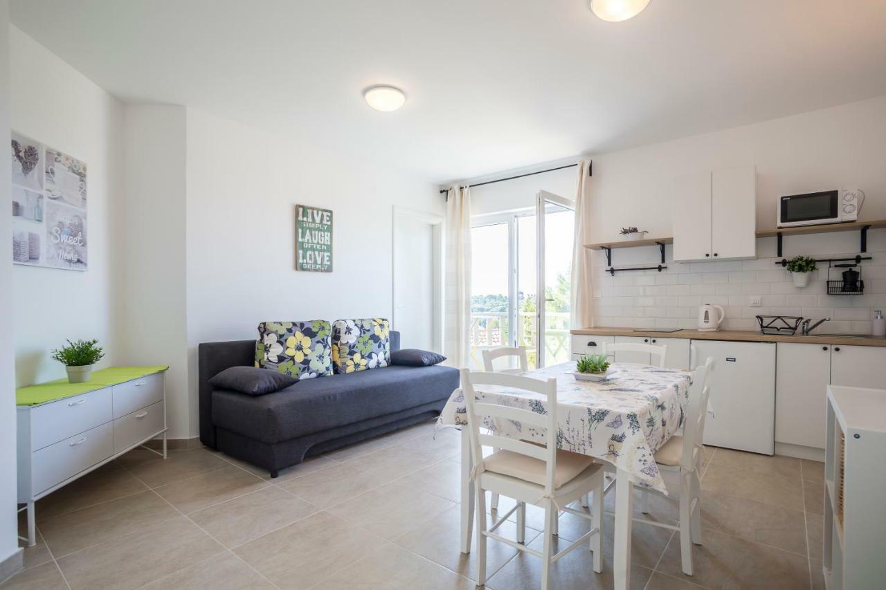 Apartmani Mariela Maslinica Ruang foto