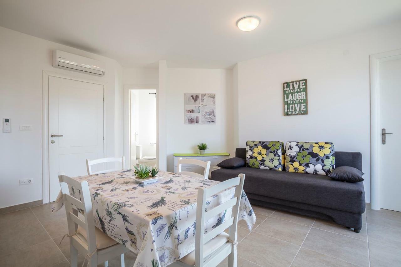 Apartmani Mariela Maslinica Ruang foto